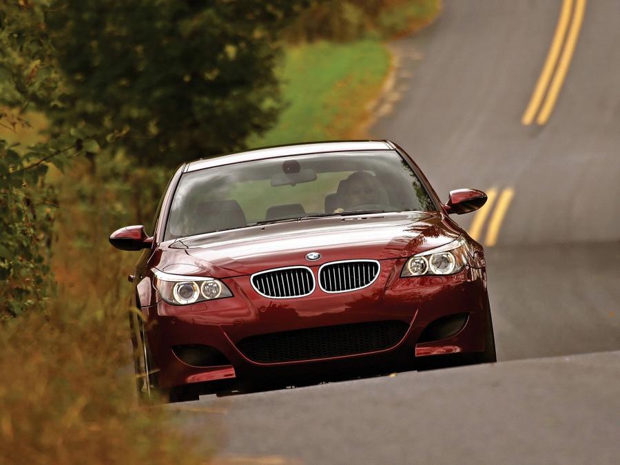  BMW M5 2005 года  (US) (фото 34 из 35)